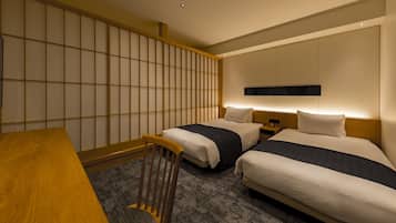 Chambre avec lits jumeaux, non-fumeurs (JP Western Style, with Washer-Dryer) | Coffres-forts dans les chambres, rideaux occultants