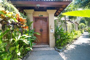 Exterior detail - Great Location in Seminyak, 3 Bedroom Villa with Swimming Pool (Seminyak)