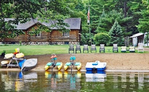 PĂ„ stranden och solstolar