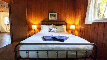 2 bedrooms, WiFi, bed sheets, wheelchair access