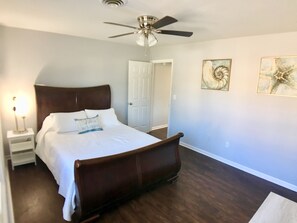 2 bedrooms, iron/ironing board, free WiFi, bed sheets