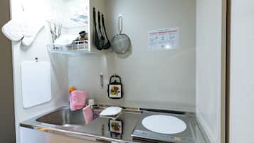 Fridge, microwave, stovetop, cookware/dishes/utensils