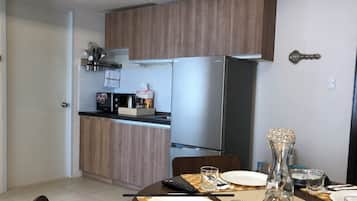 Microwave, coffee/tea maker, cookware/dishes/utensils