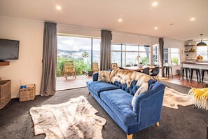 Living area - The Grandstand - French Farm Holiday Home (Akaroa)