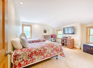 6 bedrooms, desk, iron/ironing board, free WiFi