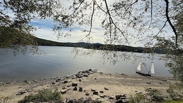 Chaises longues, serviettes de plage