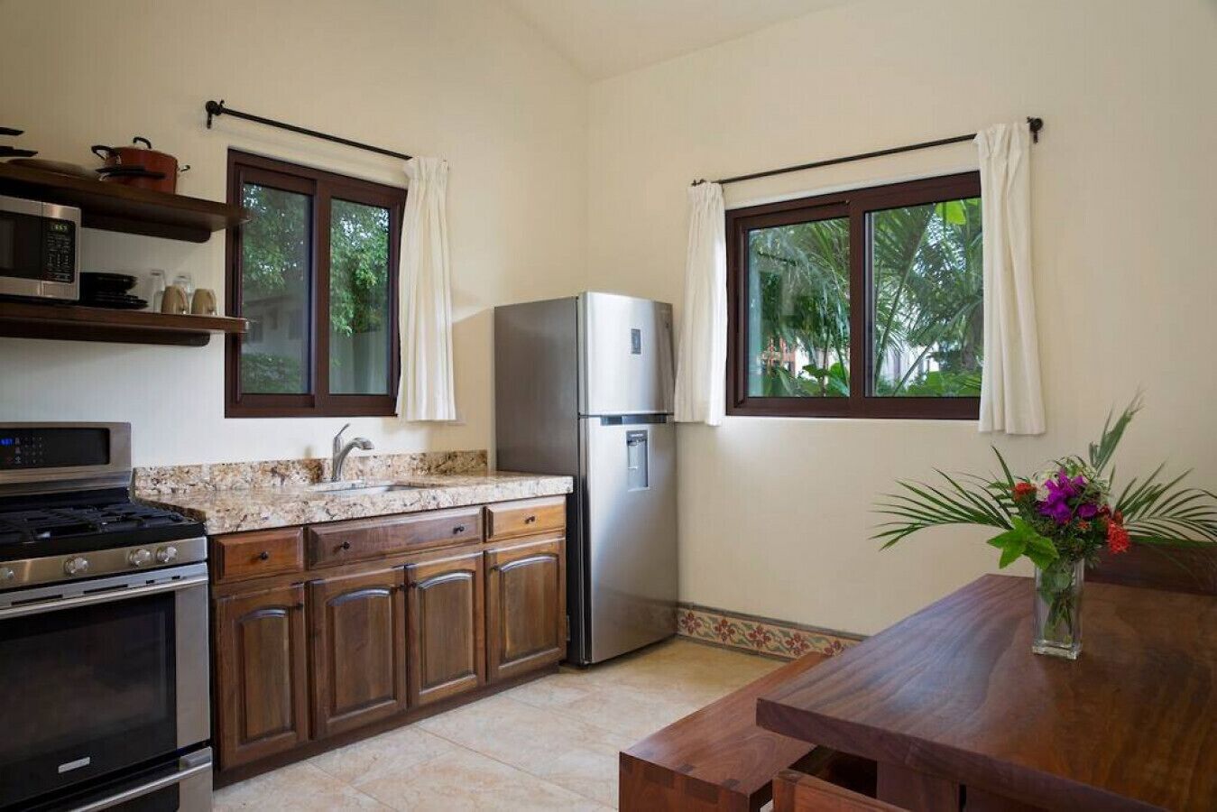 雪櫃、微波爐、焗爐、爐具