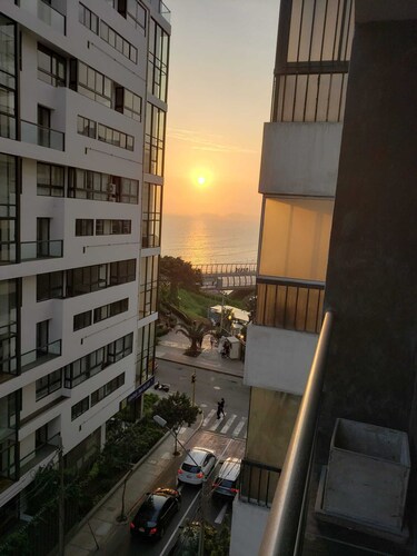 
Modern Miraflores Apt with Balcony View of Puente Villena – Prime Location