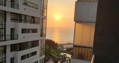 Modern Miraflores Apt with Balcony View of Puente Villena – Prime Location
