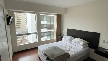 2 slaapkamers, een bureau, een strijkplank/strijkijzer, gratis wifi