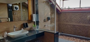 Studio Suite | Bathroom | Shower, rainfall showerhead, designer toiletries, hair dryer - Backwater Ripples Kumarakom (Kottayam)