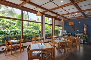 Serves dinner and happy hour - Backwater Ripples Kumarakom (Kottayam)