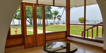 Ropa de cama hipoalergénica y artículos del minibar gratis 