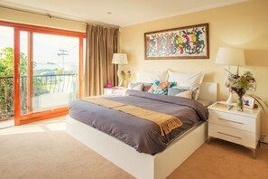 5 chambres, fer et planche à repasser, Wi-Fi, draps fournis