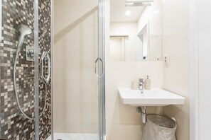 Saippua, sampoo, vessapaperi