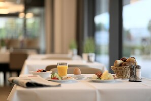 Daily buffet breakfast for a fee