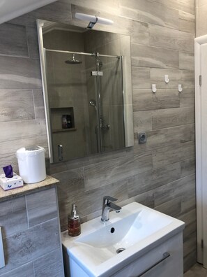 Hårtørrer, håndklæder