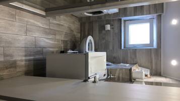 Sèche-cheveux, serviettes fournies