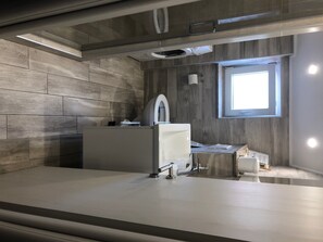 Sèche-cheveux, serviettes fournies