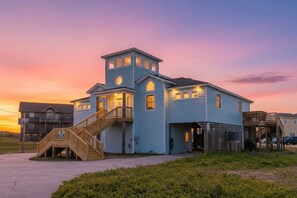 Exterior - K0037 Swink Cottage. Semi-Oceanfront 5 BD, 3 BA, Pets Allowed, Hot Tub! (Southern Shores)