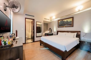 Habitación doble superior | Minibar, caja fuerte, cortinas opacas y tabla de planchar con plancha
