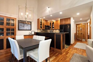 Dining - Mountainside home w/ hot tub & parking (Whistler)