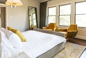 4 bedrooms, iron/ironing board, free WiFi, bed sheets
