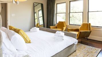 4 bedrooms, iron/ironing board, free WiFi, bed sheets