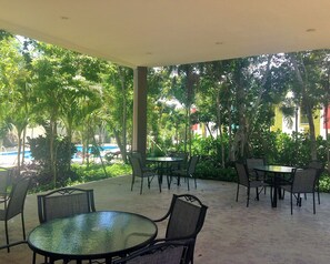 Outdoor dining - *HERMOSO DEPARTAMENTO* 10 MIN DE LA PLAYA DE PUERTO MORELOS | PISCINA | 4 PER (PUERTO MORELOS)