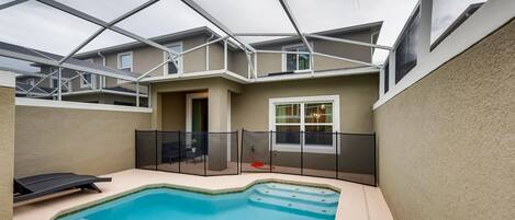 حمّام سباحة مُدفَّأ