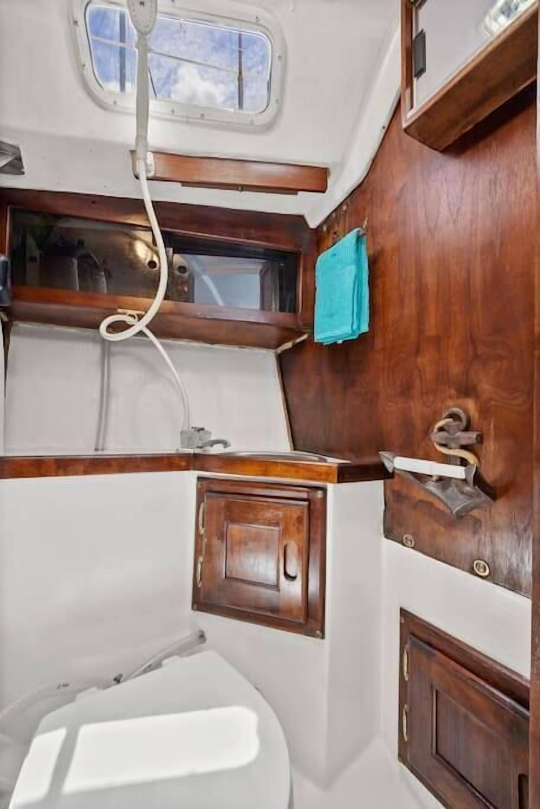 Een douche, handdoeken