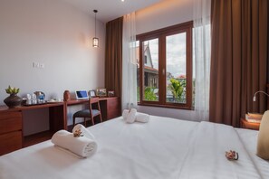 3 bedrooms, in-room safe, iron/ironing board, free WiFi