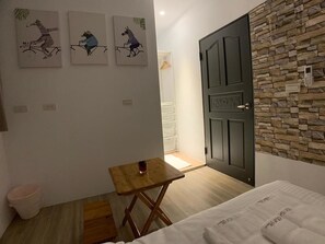 Double Room (Chill White)