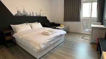 Double Room (Chill Black) | Desk, blackout drapes, soundproofing, free WiFi