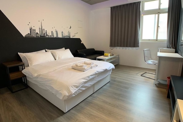 Double Room (Chill Black) | Desk, blackout drapes, soundproofing, free WiFi