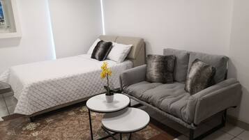 2 makuuhuonetta, työpöytä, Wi-Fi