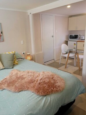 1 habitación, escritorio, wifi y ropa de cama 