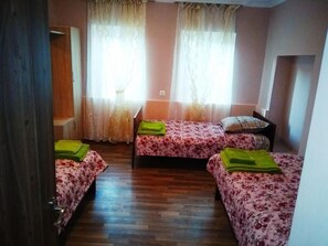 2 habitaciones, tabla de planchar con plancha y wifi gratis 