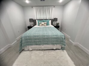 Room - Palms & Paradise (Edgewater)
