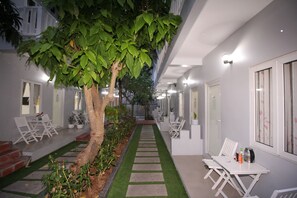 Outdoor dining - Ocean Place Boutique Hotel (Mui Ne)