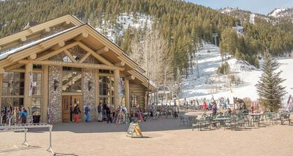 Cottonwood Condo 1453A - Cozy Place Close to Ice Rink & Pavilion