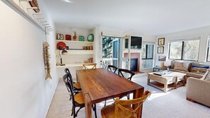Dining - Cottonwood Condo 1453A  - Cozy Place Close to Ice Rink & Pavilion (Sun Valley)
