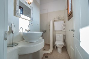 تجهيزات دش، مجففات شعر، مناشف، صابون