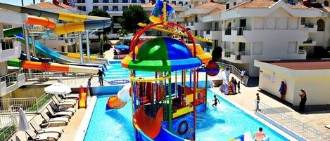 Een binnenzwembad, 2 buitenzwembaden