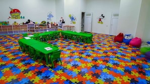 Área de juegos infantiles techada