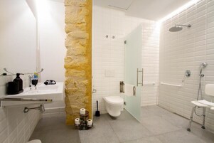 Triple Room, Accessible | Bathroom | Hair dryer, bidet, towels