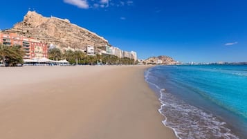 Una spiaggia nelle vicinanze