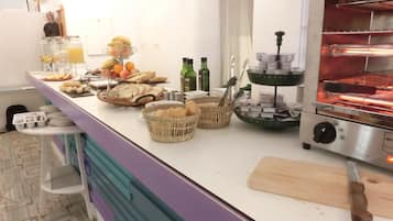 Desayuno buffet diario (EUR 11 por persona)