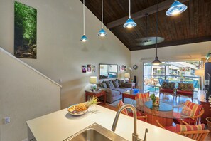 Interior - Hale Kamaole 333 Third floor condo, easy access to best beach on Maui! (Kihei)