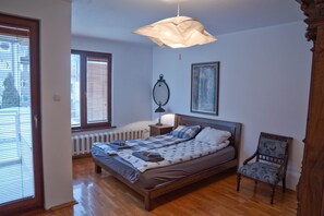 2 bedrooms, iron/ironing board, WiFi, bed sheets - ✯ THE OWL HOUSE @ TOP CENTER ✯ 2BD (Sofia)